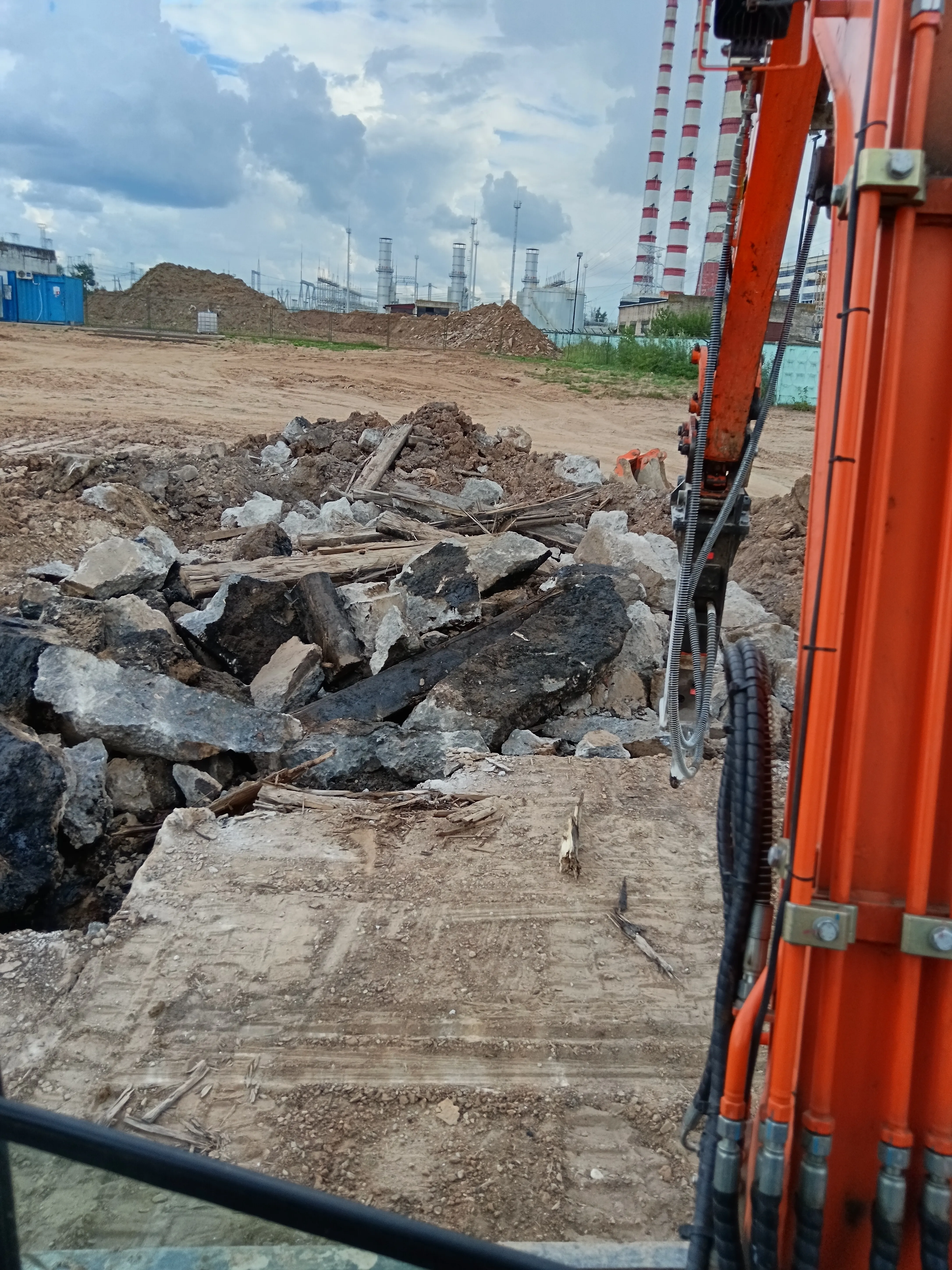 Услуги мини-экскаватора с гидромолотом. 2