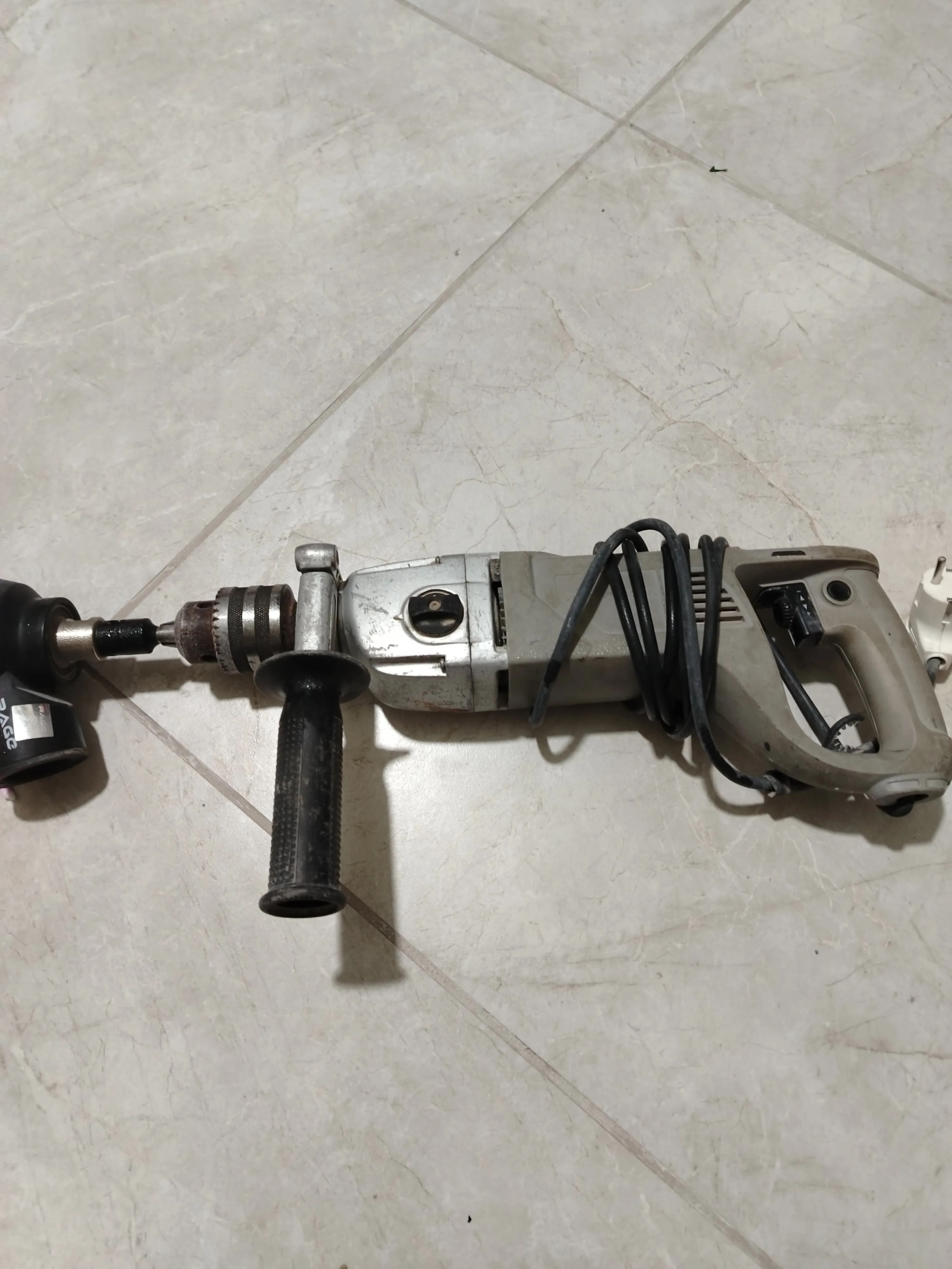 Дрель Интерскол с алмазной коронкой. 1