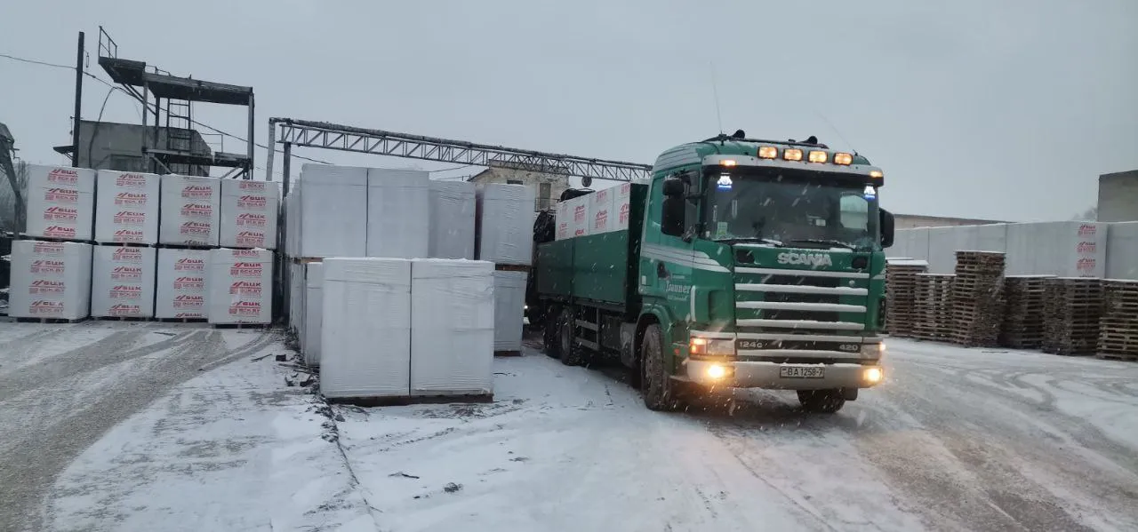 Перевозка блоков ФБС и строительных грузов гидроманипулятором в Минске — до 40 тонн. 1