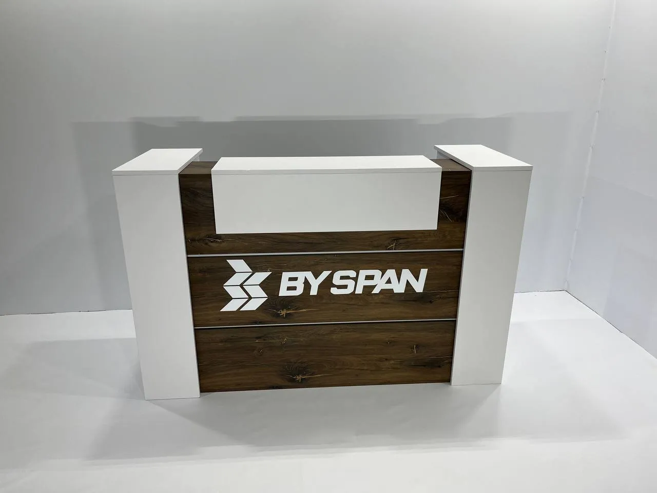 Аренда стойки 1750х600, выставочного оборудования в Минске. 2