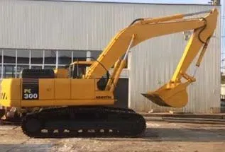 Аренда гусеничного экскаватора 30,5 т Komatsu PC300 в Бресте. 1