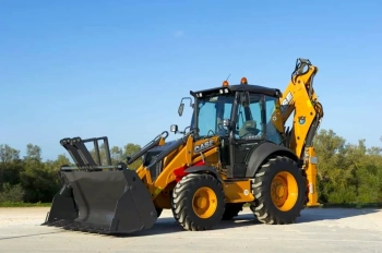 Экскаватор-погрузчик с водителем в аренду в Минске. Ковши 40–90 см, планировка, копка, бурение.