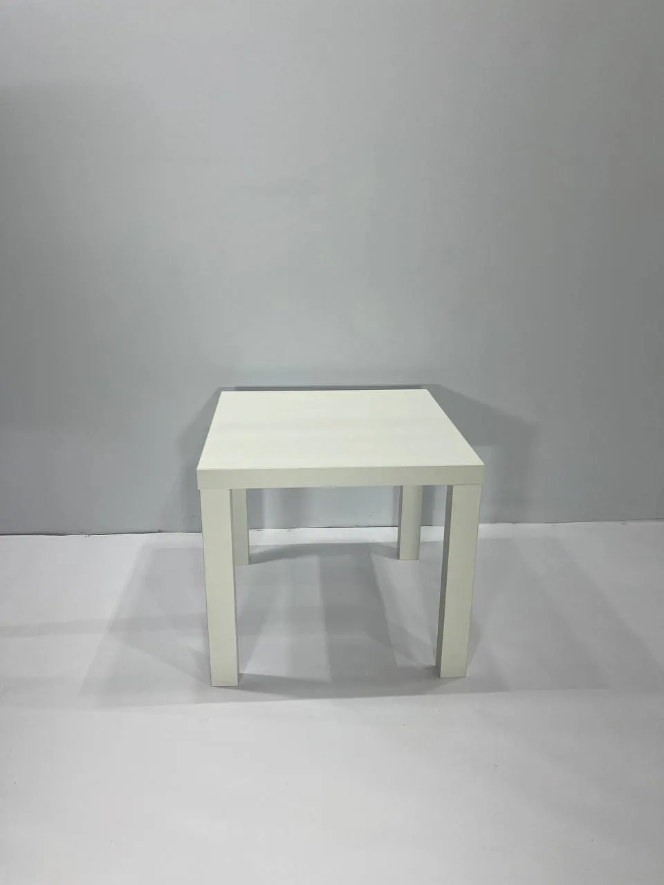 Аренда деревянного журнального стола 550×550×450 — Минск. 1