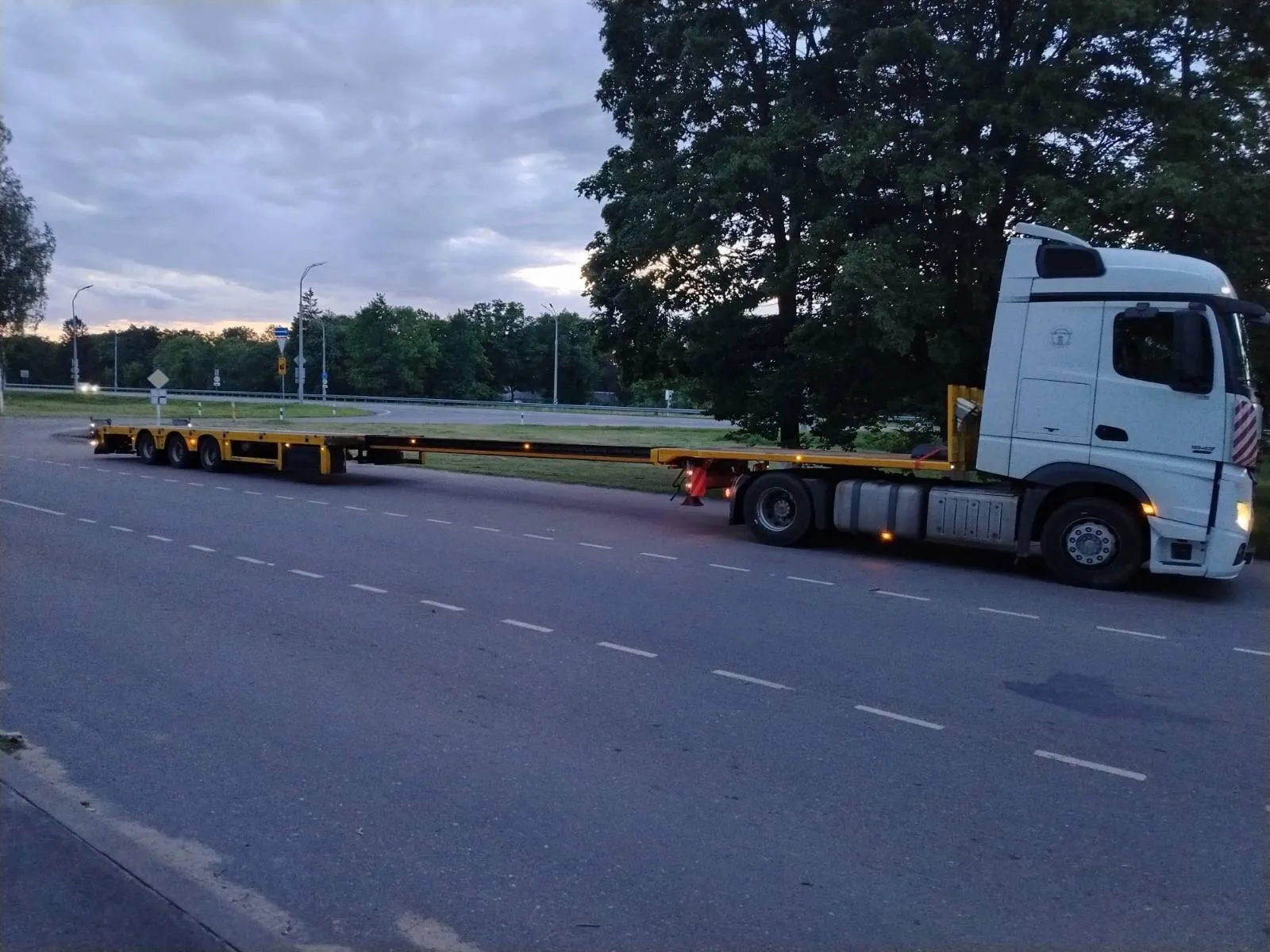 Надежный трал для перевозки тяжелой техники — аренда по Беларуси. 1