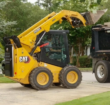 Аренда мини-погрузчика Caterpillar 242D в Минске