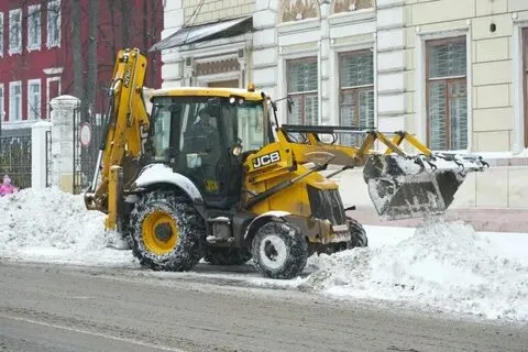 Уборка снега экскаватором. 1