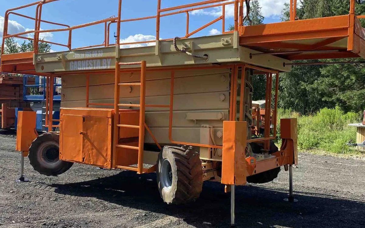 Аренда самоходного ножничного подъемника JLG 500RTS (17 м.). 3