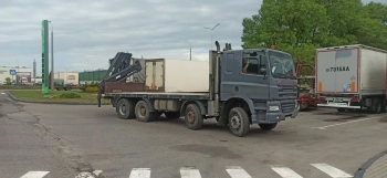 Автомобиль с гидроманипулятором Hmf 2220