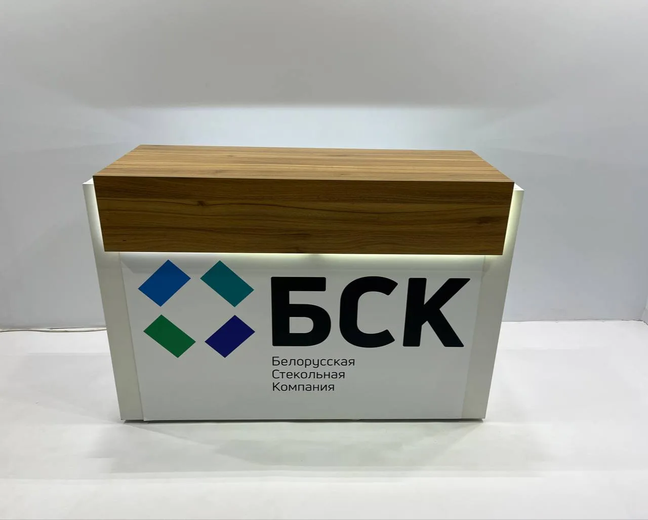 Аренда стойки с подсветкой 1405х490х990 в Минске | ТОТЕМ13М. 1