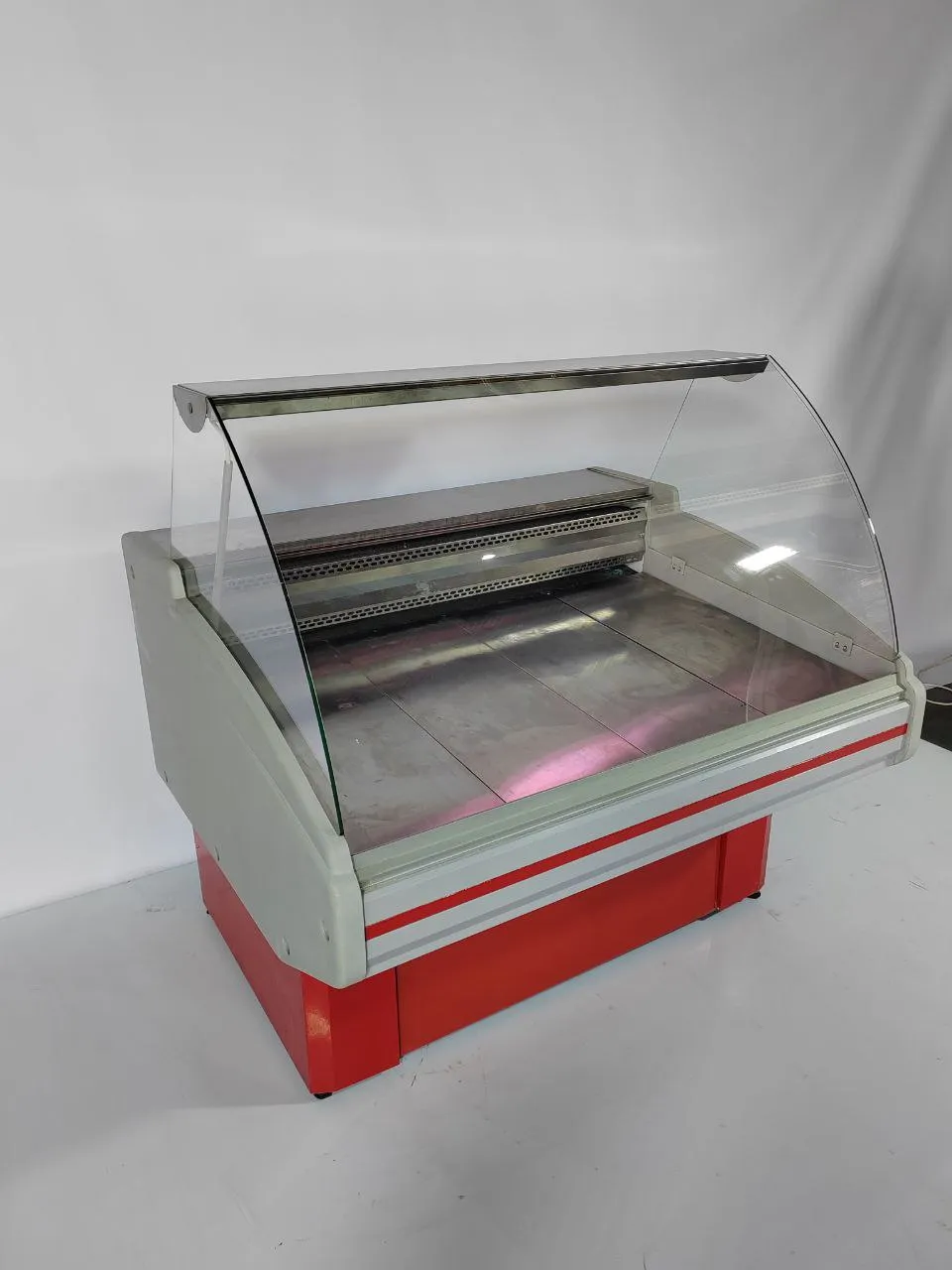 Аренда витрины ВИЛИЯ VS-0,42-0,9-1-4X в Минске — прокат для выставок и ивентов. 1