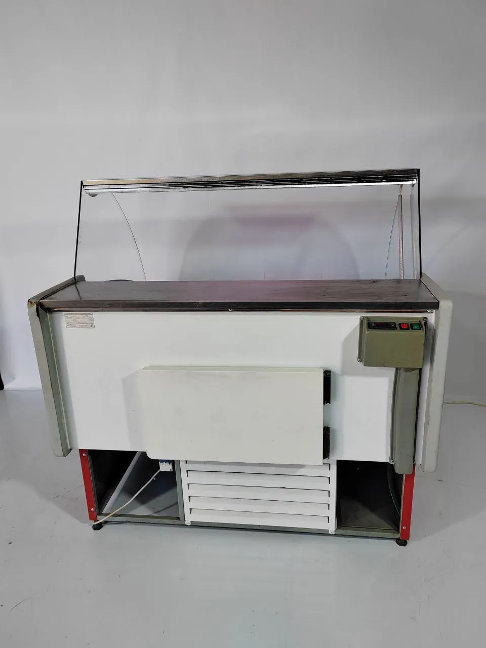 Аренда витрины ВИЛИЯ VS-0,42-0,9-1-4X в Минске — прокат для выставок и ивентов. 3