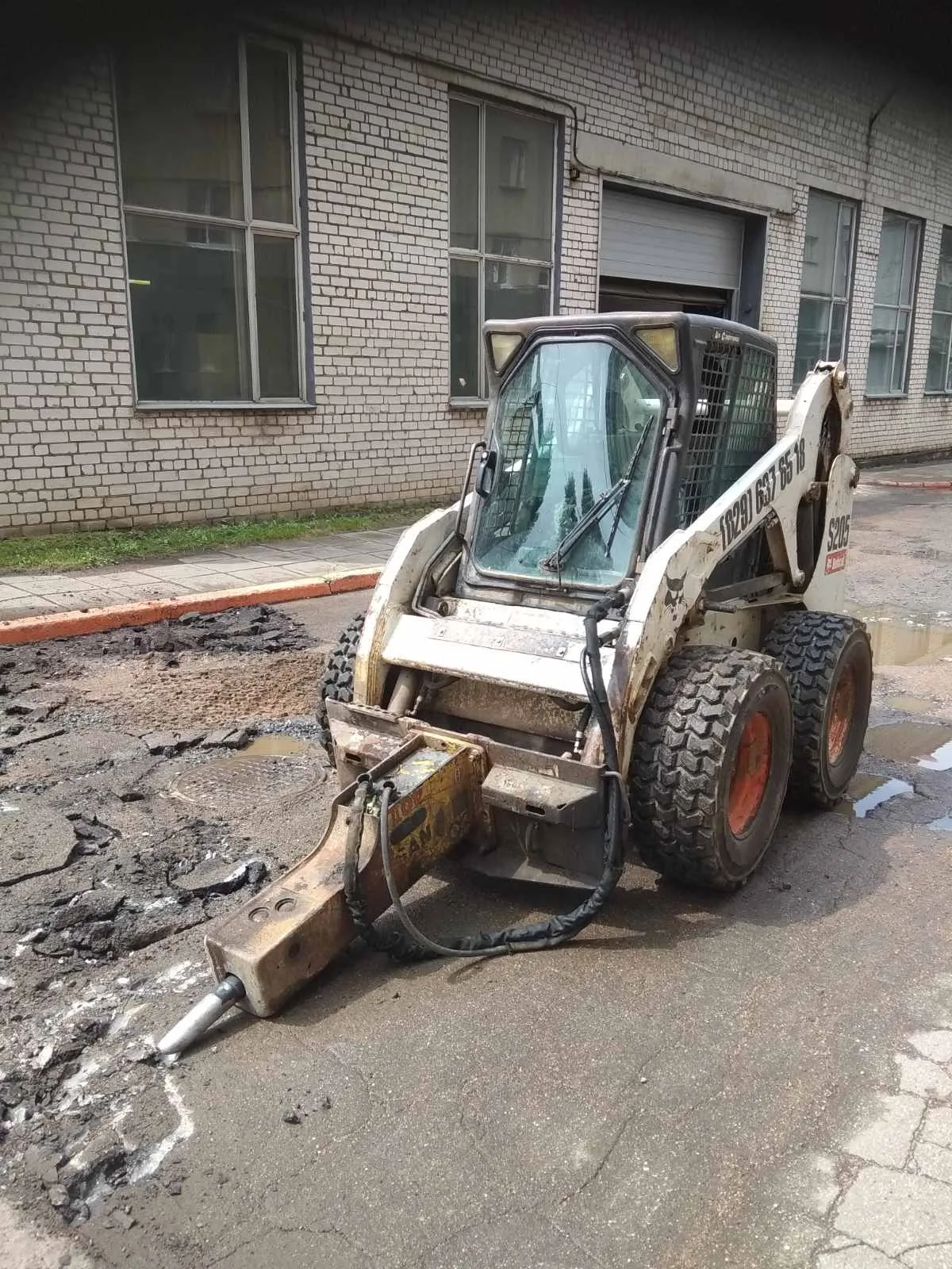 Аренда мини погрузчика Bobcat s205. 2