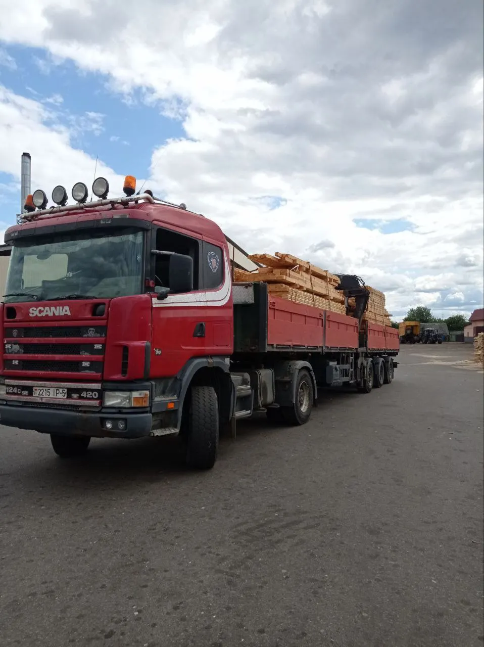 Перевозка пиломатериалов гидроманипулятором в Минске — услуги до 40 тонн. 1
