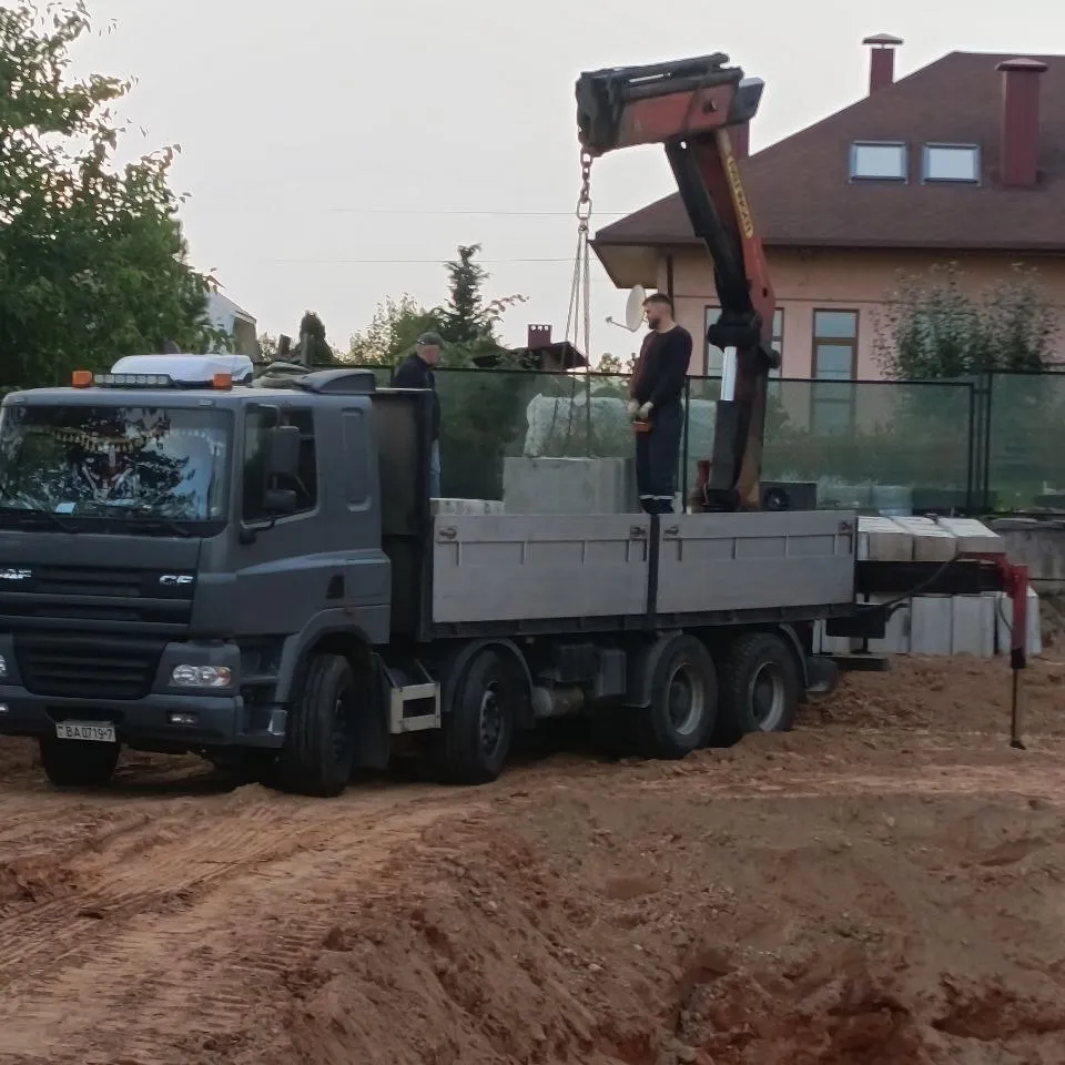 Автомобиль с гидроманипулятор Mercedes HIAB 140. 8