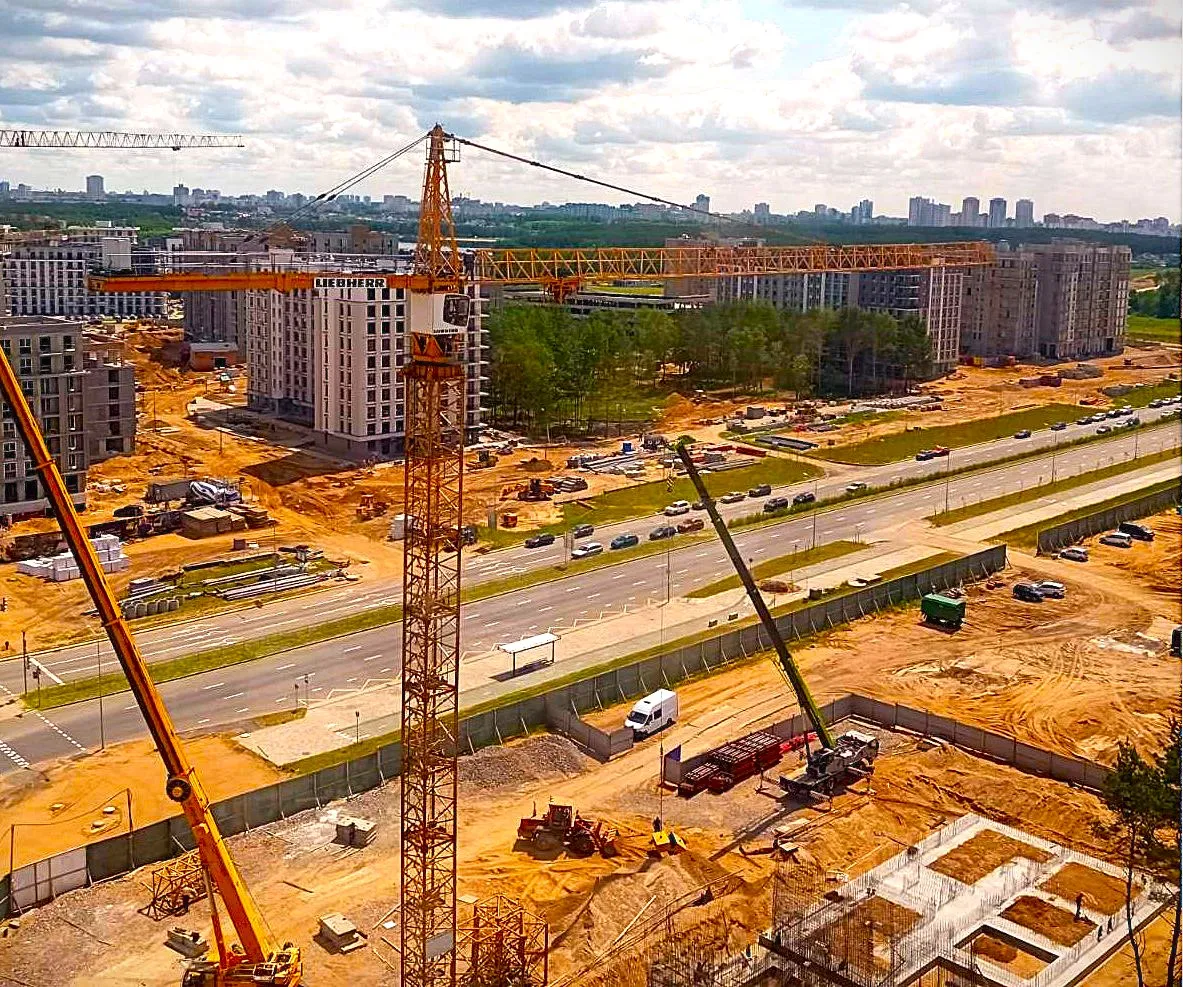 Башенный кран Liebherr 245 ЕС-Н12. 1