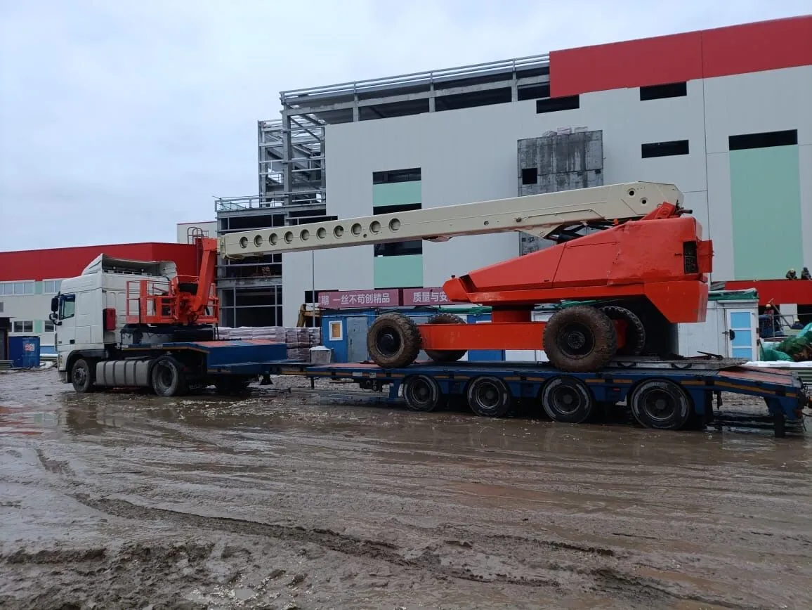 Аренда самоходного телескопического подъемника Snorkel TB126J (40,4 м.). 1