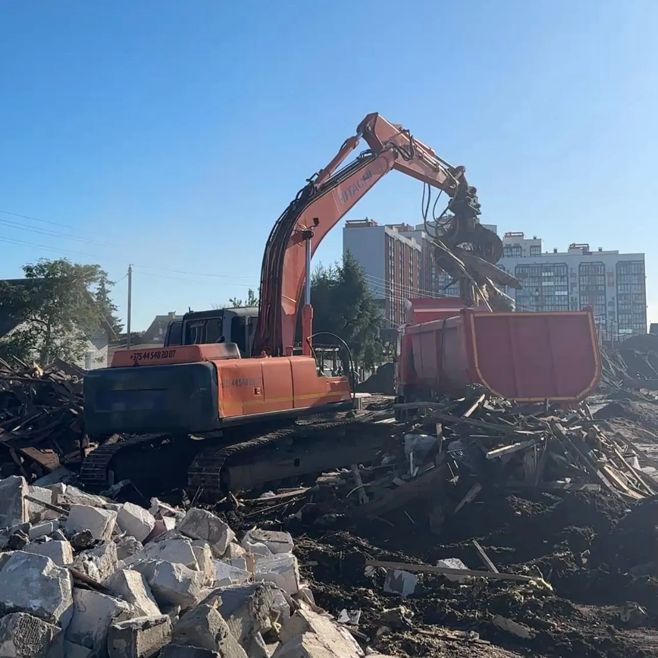 Экскаватор HITACHI EX215 с доп оборудованием. 2