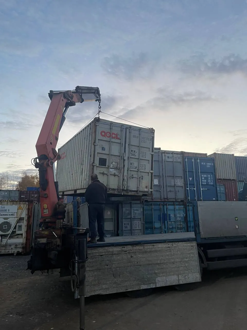 Услуги манипулятора для перевозки бытовок и стройматериалов. 1