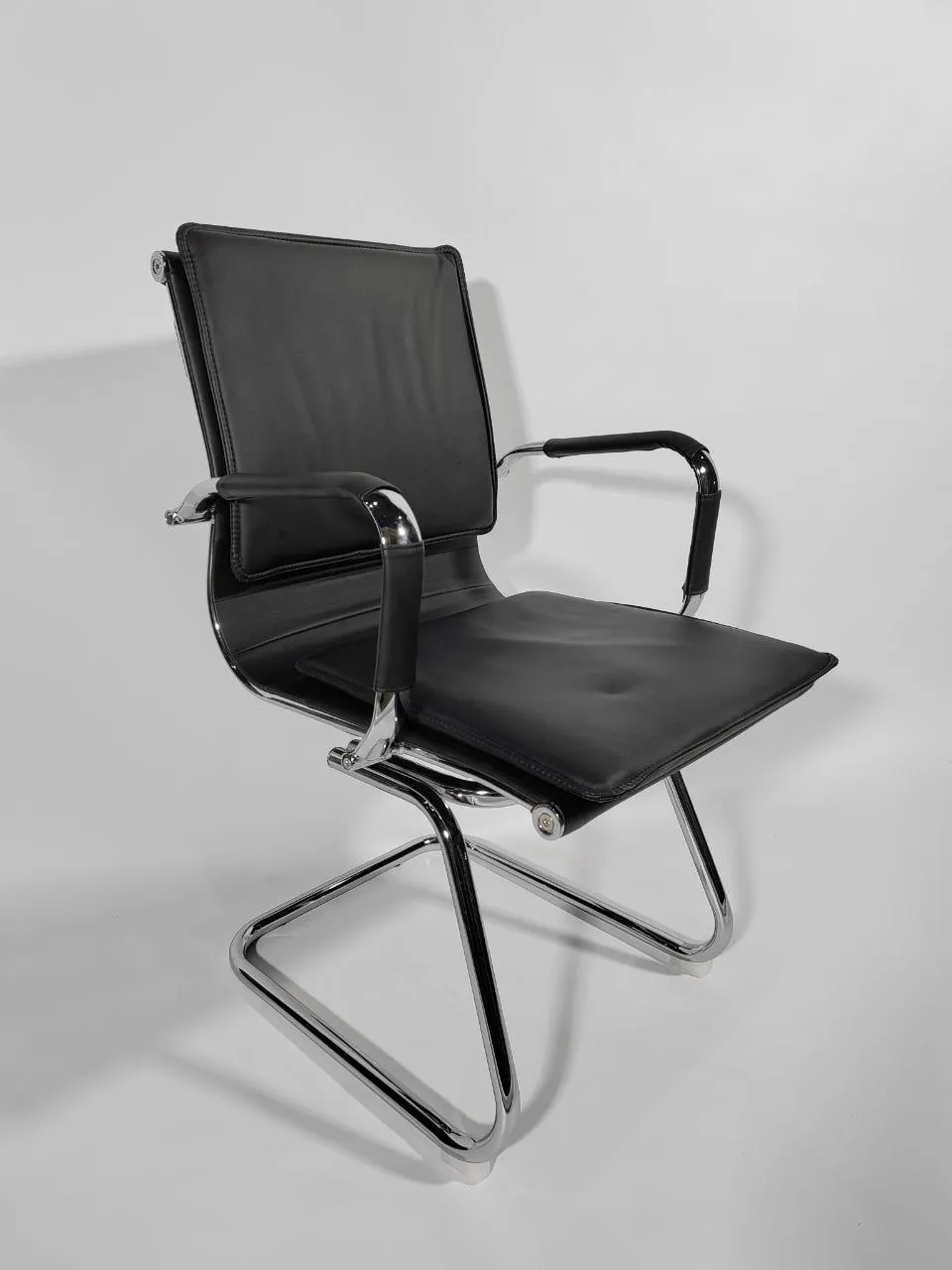 Аренда офисных кожаных кресел в Минске — прокат с доставкой и расстановкой. 1