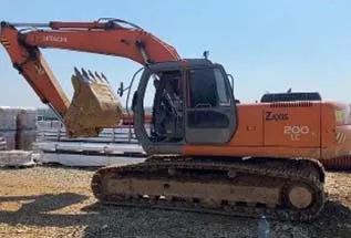 Аренда гусеничного экскаватора 19,8 т HITACHI ZX200 в Бресте. 1