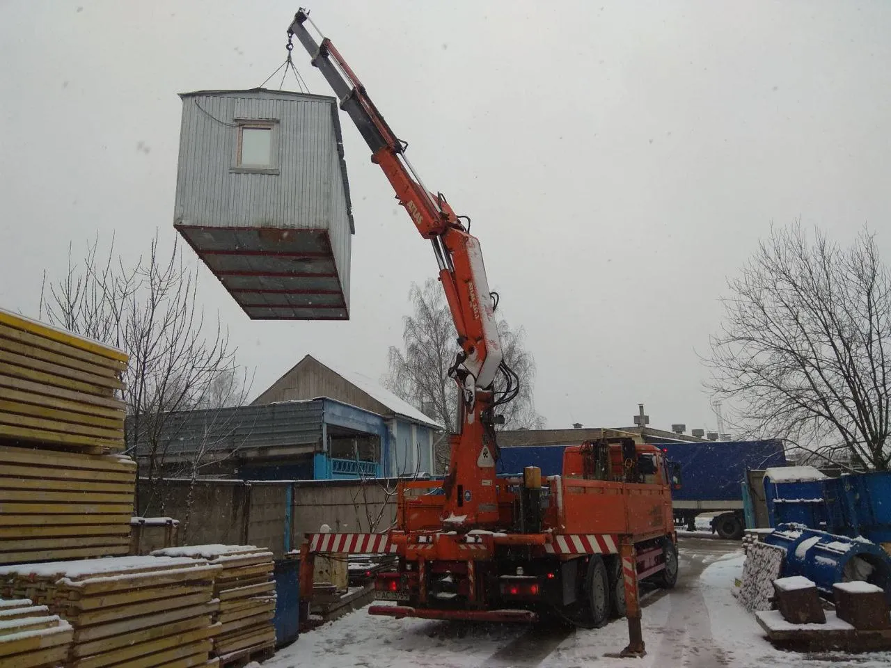 Перевозка бытовок и строительных грузов гидроманипулятором в Минске — до 40 тонн. 1