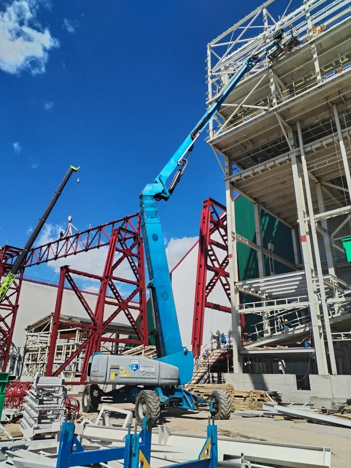 Аренда самоходного коленчатого подъемника Genie ZX-135/70 (43 м.). 7