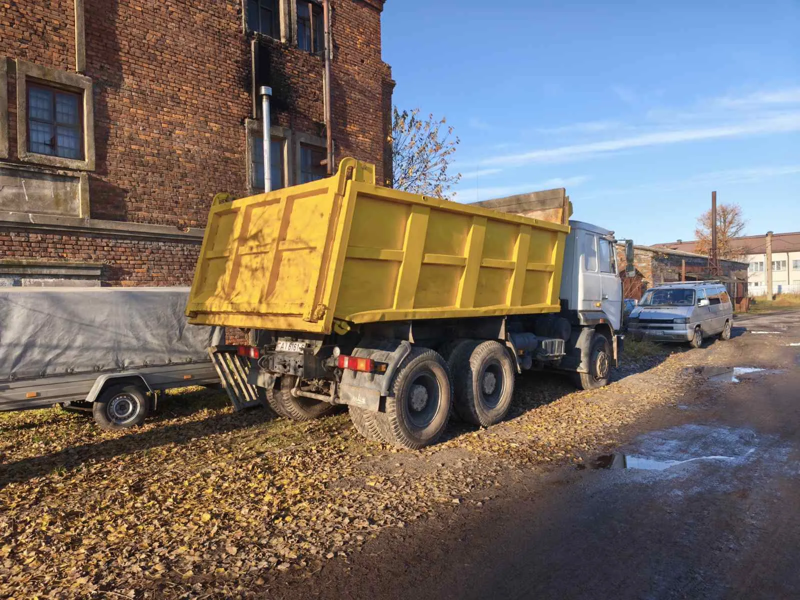 Аренда самосвала 20 тонн в Могилёве и области – с возможностью аренды в комплекте с экскаватором и погрузчиком. 4