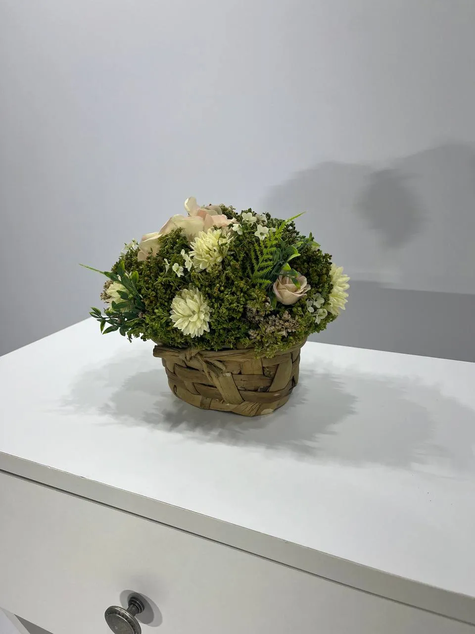 Прокат искусственных цветов в корзинах для мероприятий в Минске. 1