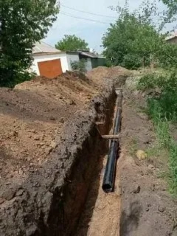 Рытьё траншеи под водопровод Беларусь