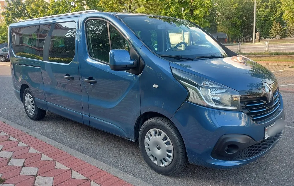 Аренда пассажирского микроавтобуса Renault Trafic Long. 1