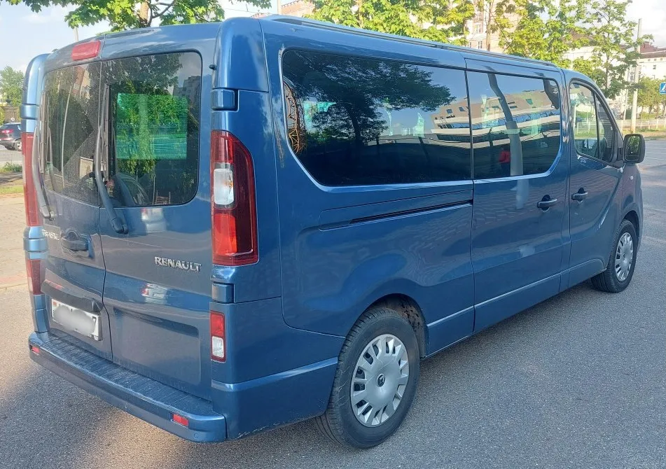 Аренда пассажирского микроавтобуса Renault Trafic Long. 6