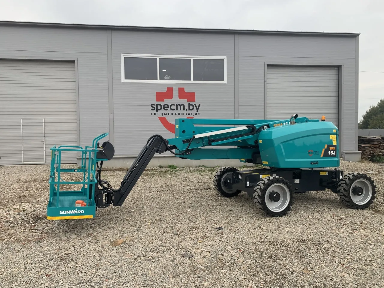 В аренду коленчатый дизельный подъемник Sunward SWA16J в Минске. 1