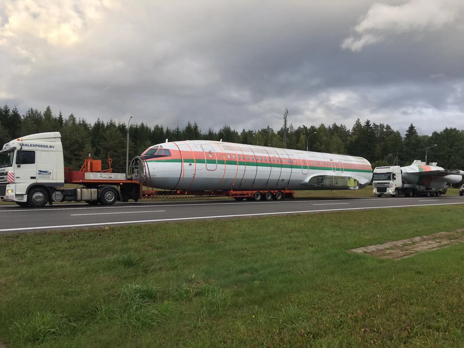 Перевозка самолетов траловым транспортом — аренда тралов Минск. 1