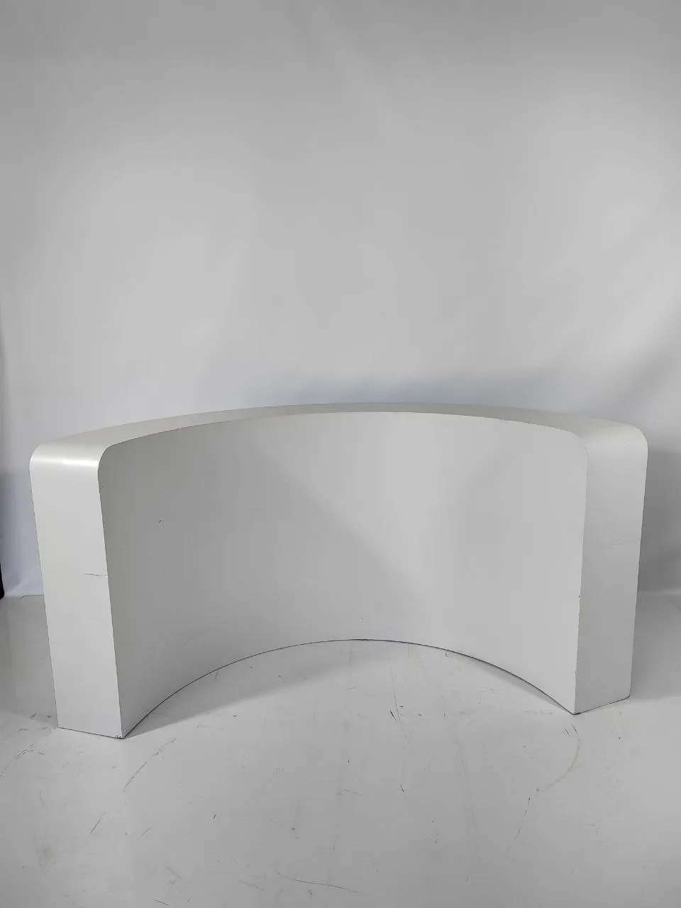 Аренда полукруглой стойки 1915х245х945 в Минске — стенды, мебель. 2