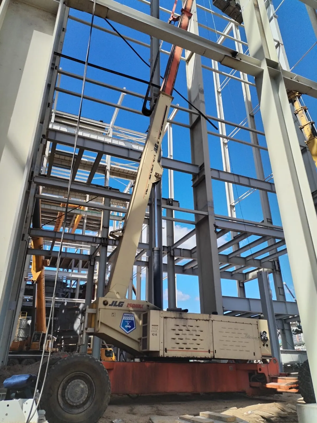 Аренда самоходного коленчатого подъемника JLG 150HAX (47 м.). 2