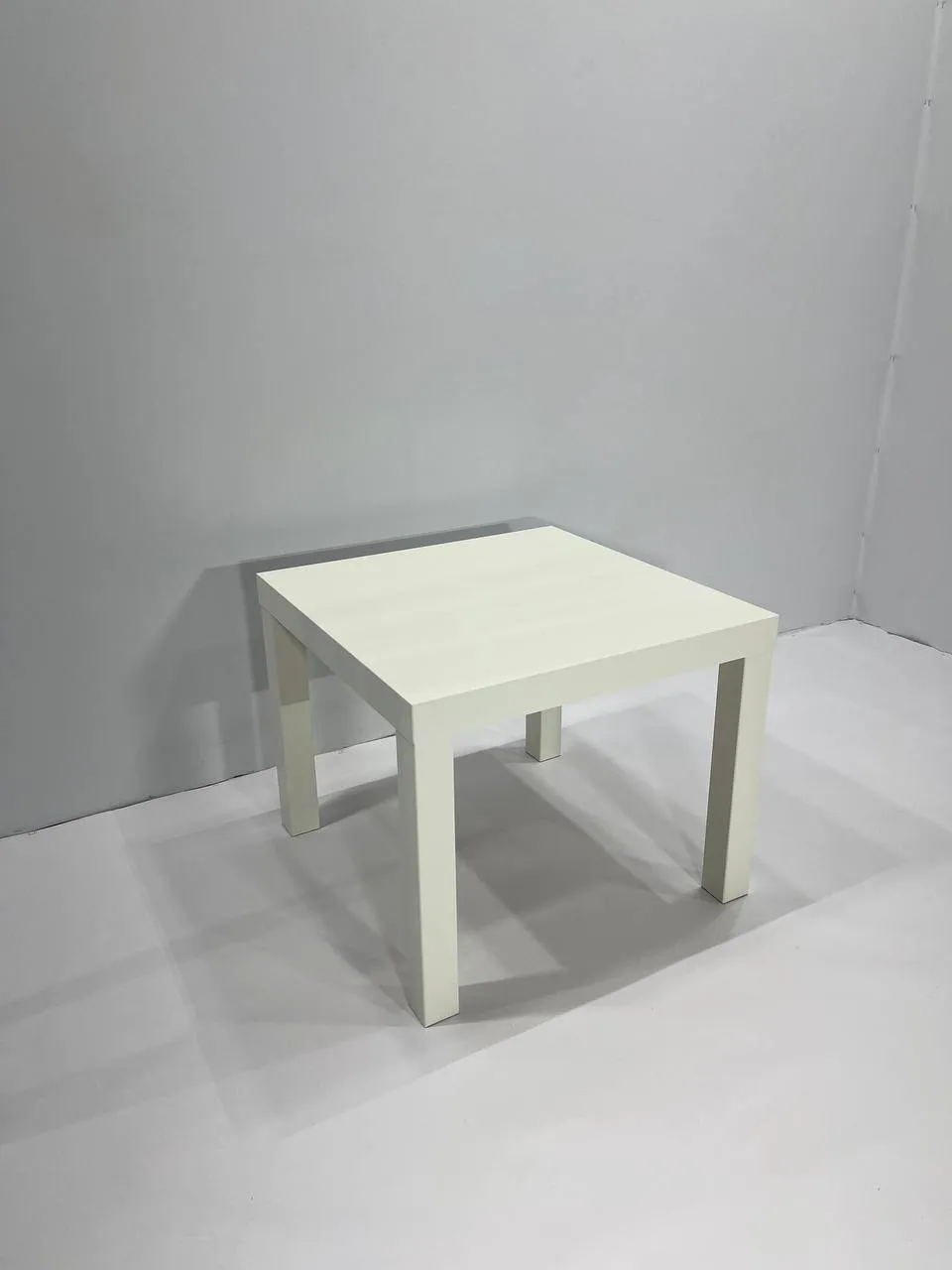 Аренда деревянного журнального стола 500х500х450 — Минск. 2