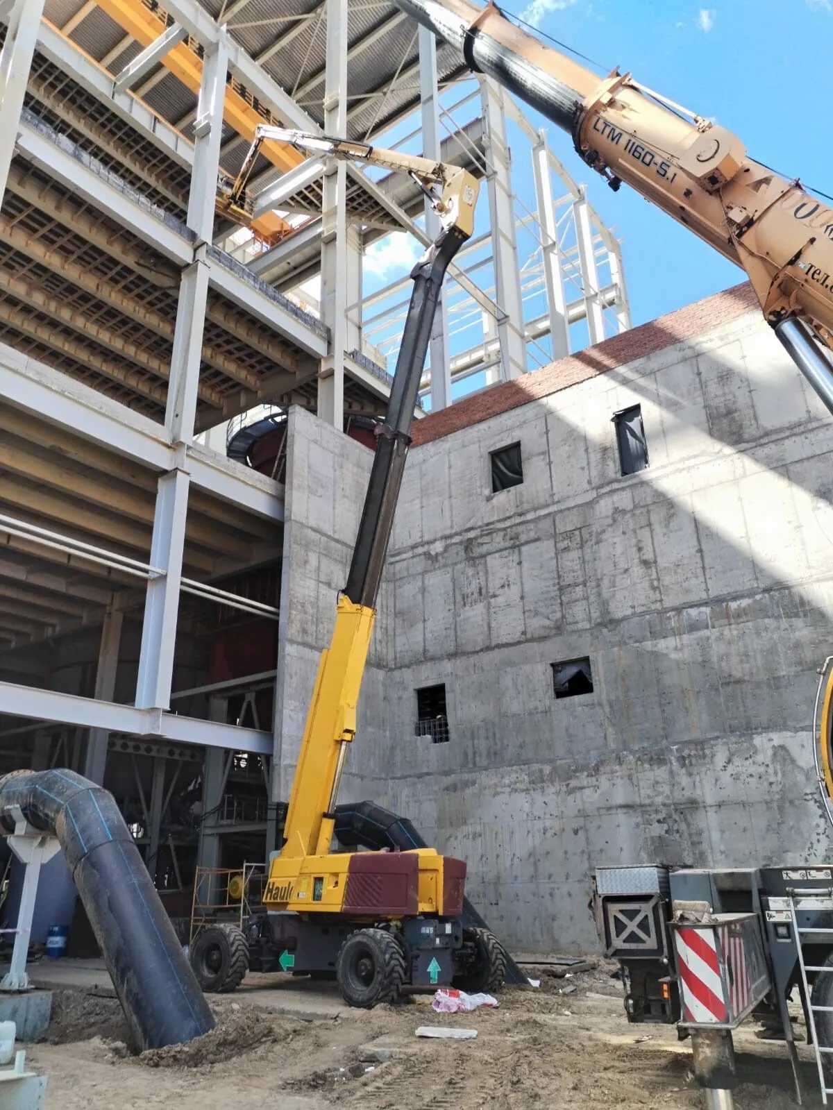 Аренда самоходного коленчатого подъемника Haulotte HA41PX (41 м.). 5