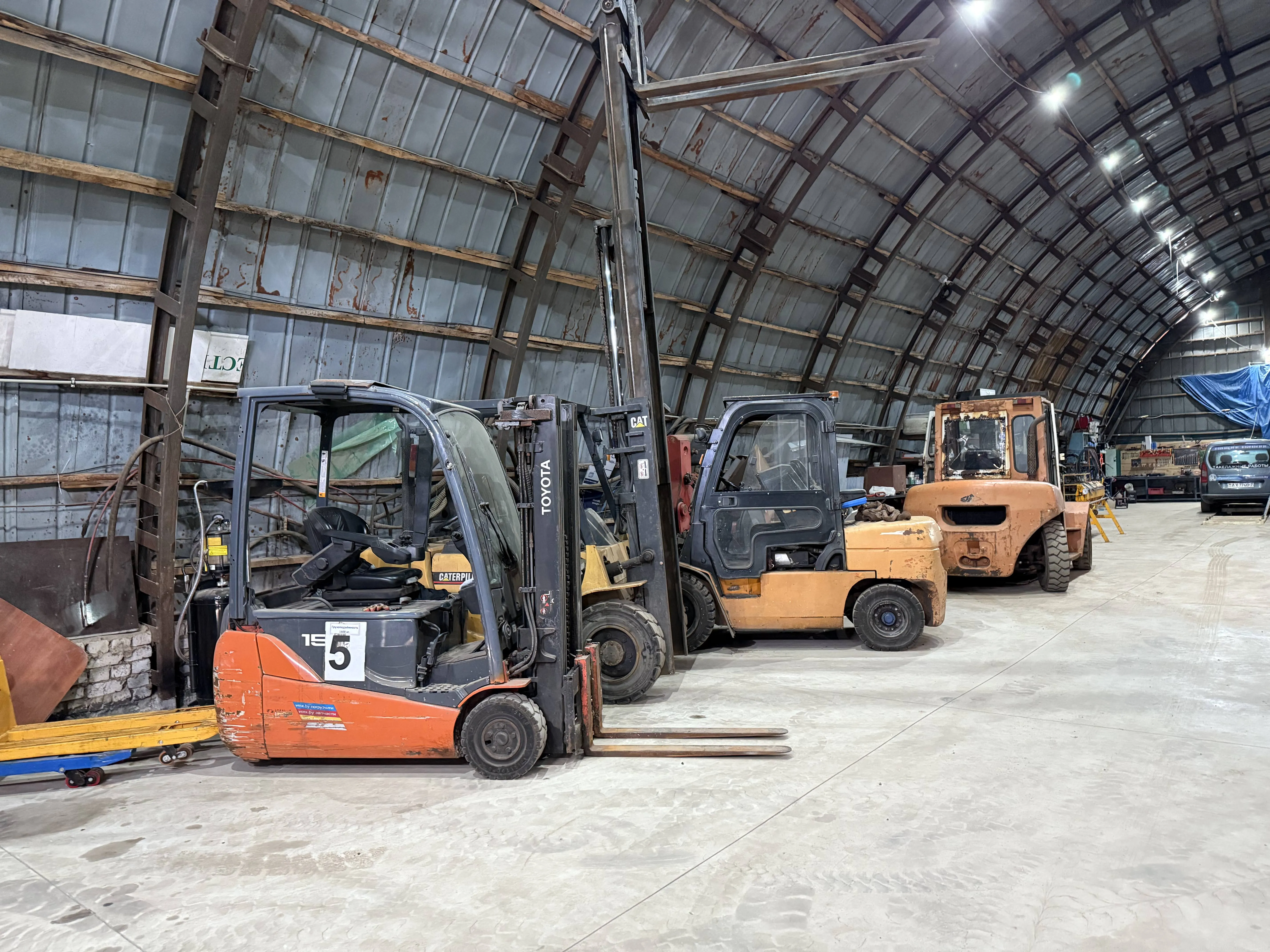 Аренда вилочного погрузчика Caterpillar 4 тонны | Надежная техника CAT в Минске и по всей Беларуси. 1