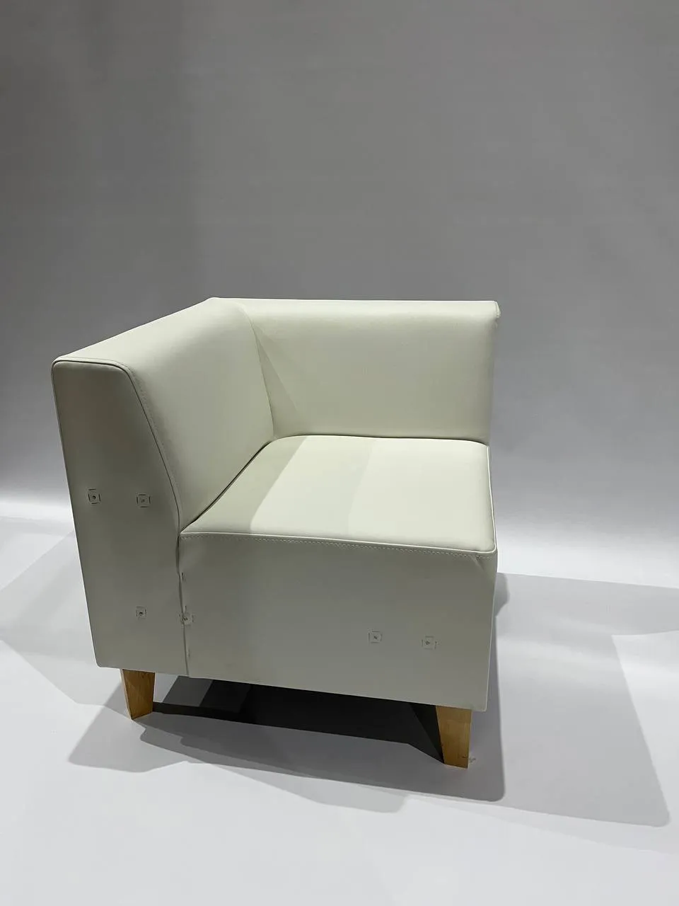 Аренда белого углового сегмента 695x680x680 — мебель для мероприятий в Минске. 2