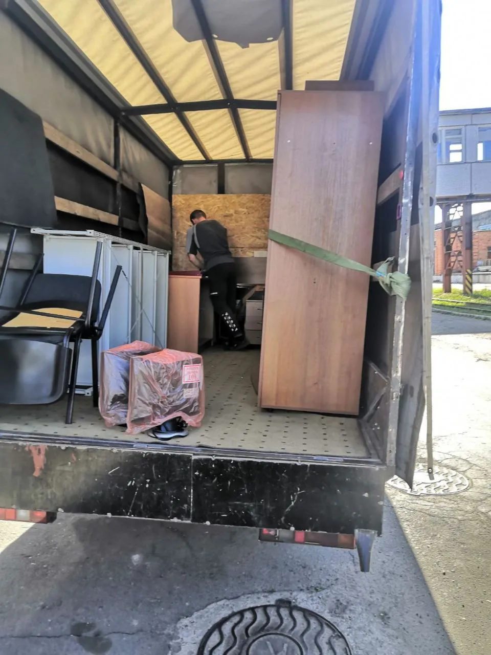 Перевезти мебель недорого в Бресте. 1