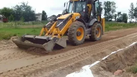 Выравнивание грунта экскаватором Гродно. 1