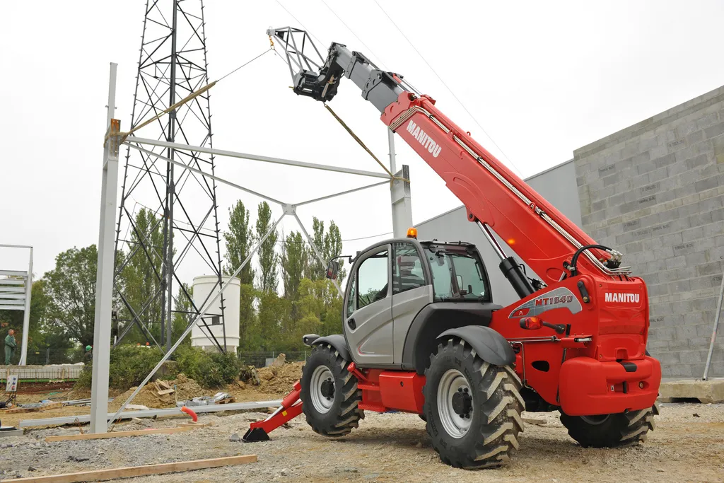 Аренда погрузчика телескопического Manitou MT1840. 1