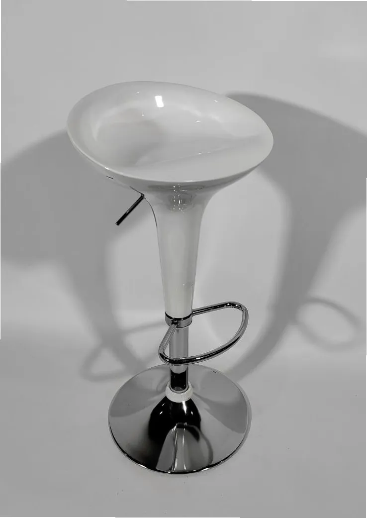 Аренда белых барных стульев в Минске — мебель для мероприятий с доставкой. 1