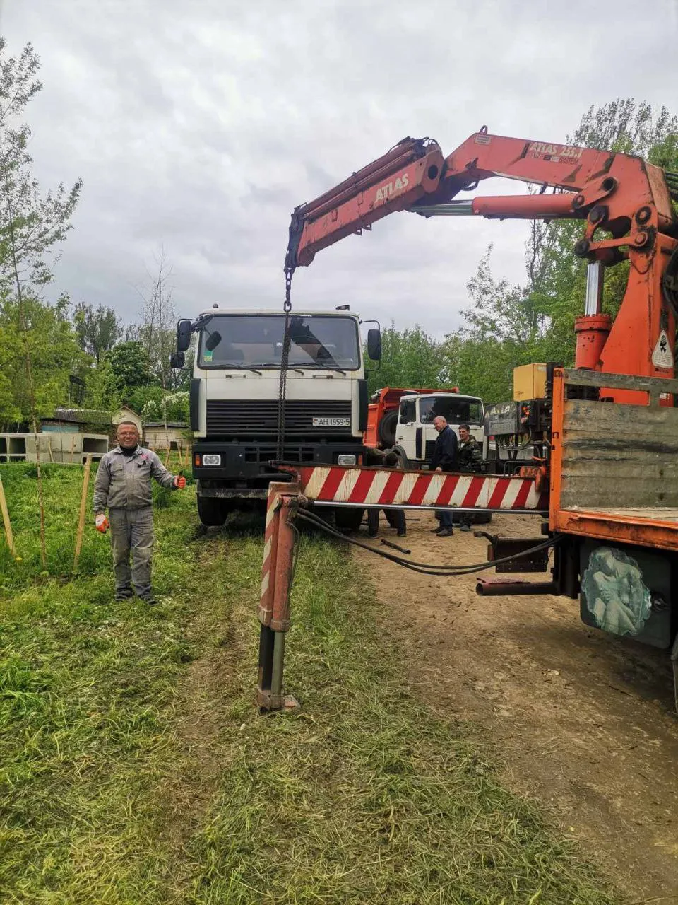 Гидроманипулятор для перевозки спецтехники в Минске — грузоподъемность до 40 тонн. 1