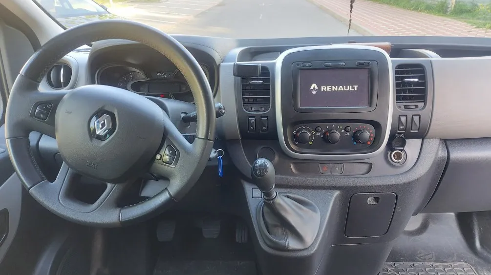 Аренда пассажирского микроавтобуса Renault Trafic Long. 9