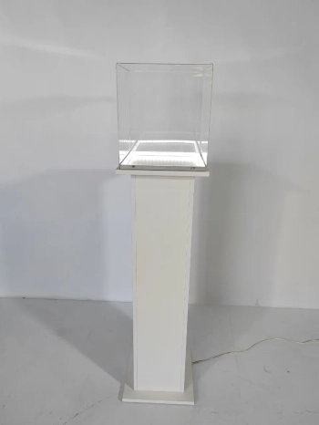 Аренда стеклянных витрин 350х350х1520, 330х330х365 Минск