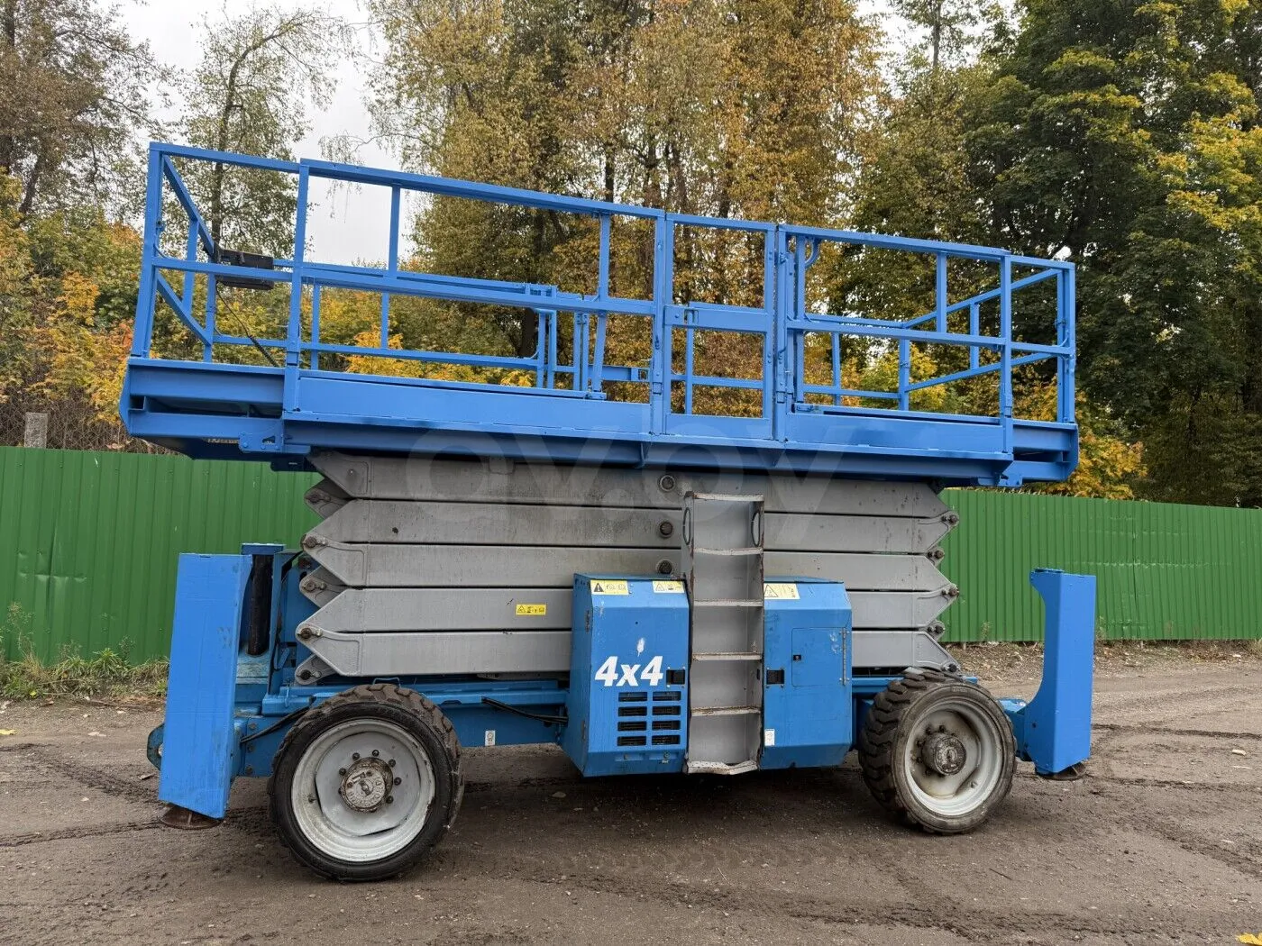 Аренда самоходного ножничного подъемника Genie GS 5390 (18 м.). 1