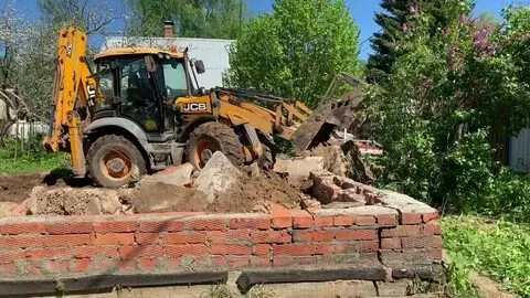 Демонтаж стен экскаватором Гродно. 1