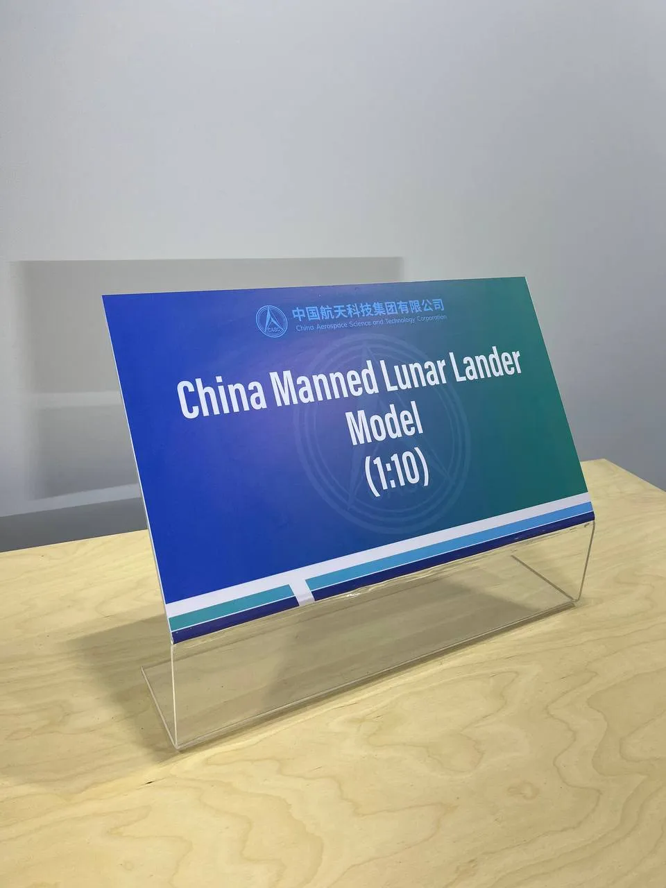 Аренда информационных стоек А3 для выставок и мероприятий в Минске. 1