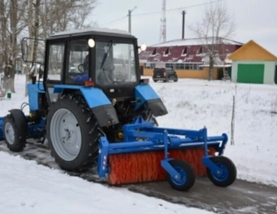 Аренда трактора МТЗ 82 с щеткой. 1